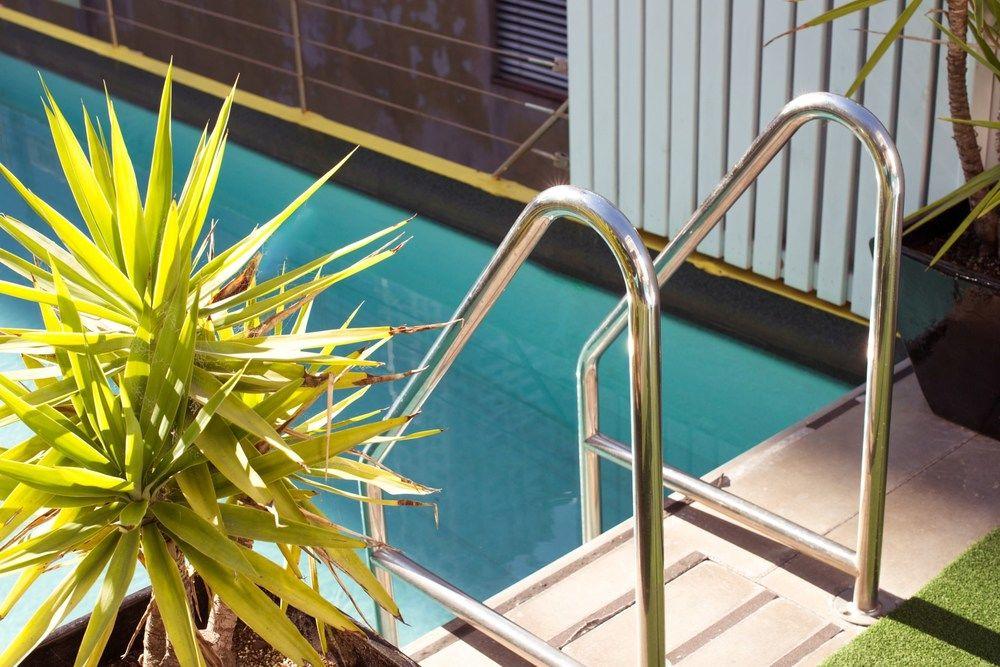 Adelphi Hotel Melbourne Exterior foto A pool ladder