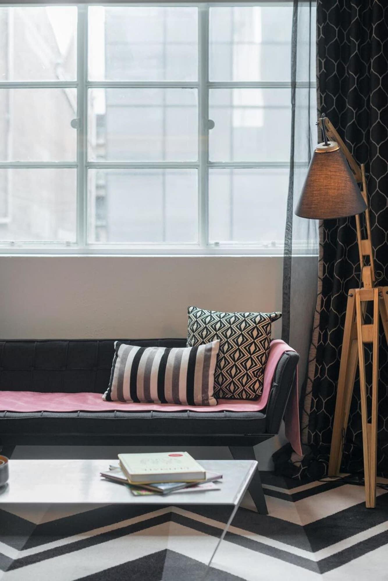 Adelphi Hotel Melbourne Exterior foto A floor lamp