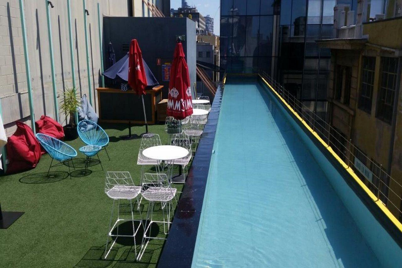 Adelphi Hotel Melbourne Exterior foto Rooftop pool at the hotel