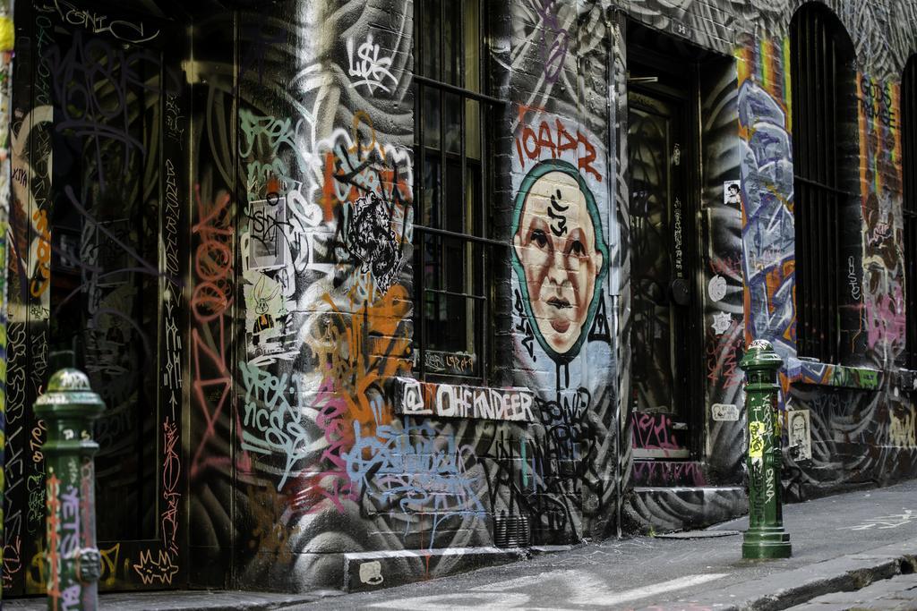 Adelphi Hotel Melbourne Exterior foto Graffiti in Soho, London