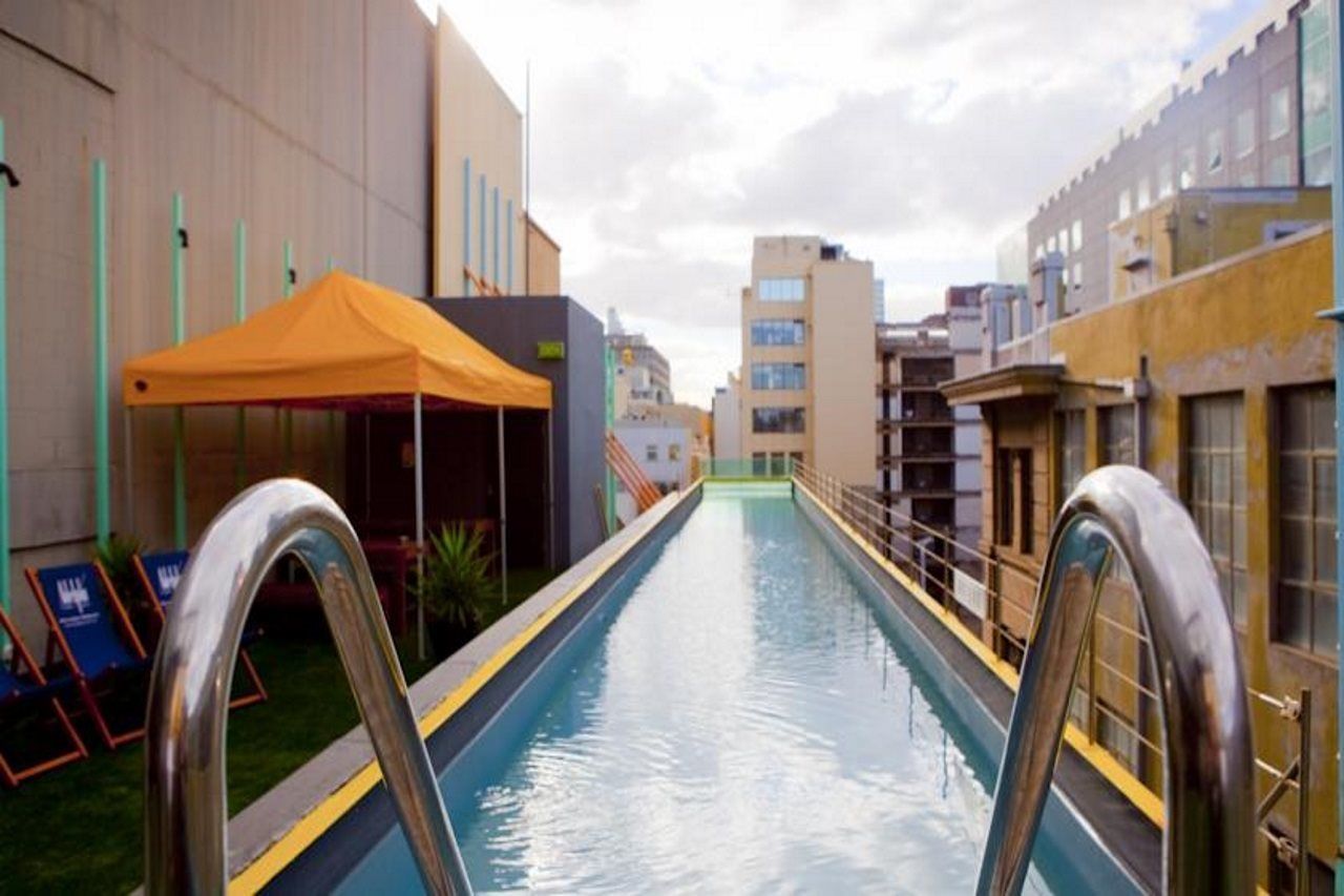 Adelphi Hotel Melbourne Exterior foto Rooftop pool at the hotel