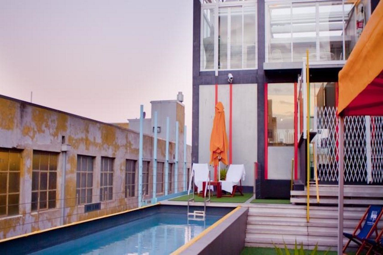 Adelphi Hotel Melbourne Exterior foto The rooftop pool at the hotel
