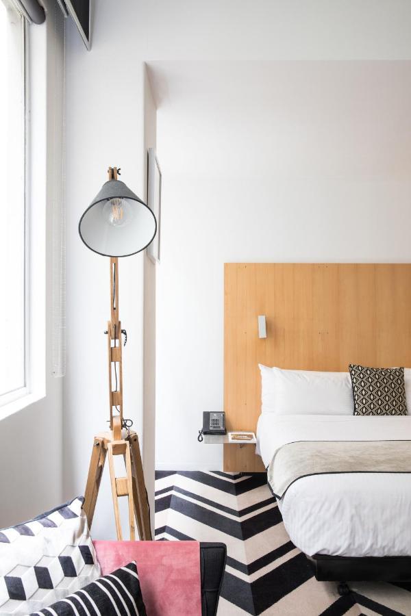 Adelphi Hotel Melbourne Exterior foto A floor lamp
